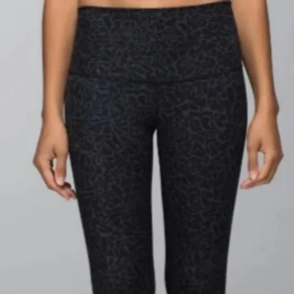 Lululemon Wunder Under Leggings sz 6 Full-On Luxtreme Roll Down Petal Camo Black - Picture 3 of 13